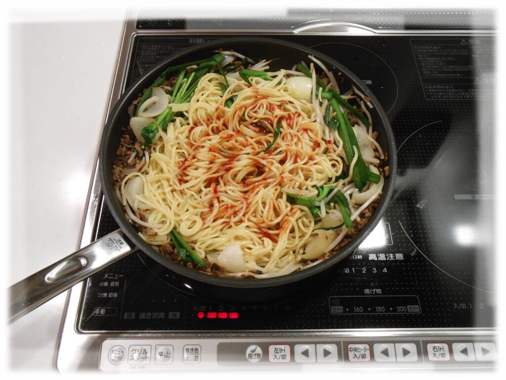 料理初心者のパパが「味仙の台湾うま辛たれ」を使って味仙な焼きそばを作ってみたでござる。